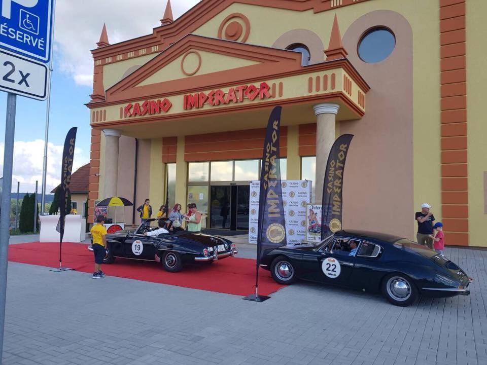 Casino Imperator Hotel Dolni Dvoriste Ngoại thất bức ảnh