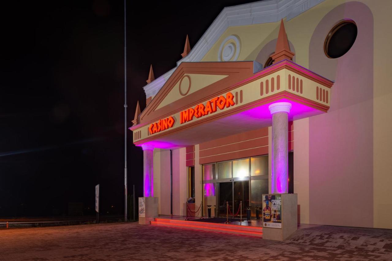 Casino Imperator Hotel Dolni Dvoriste Ngoại thất bức ảnh